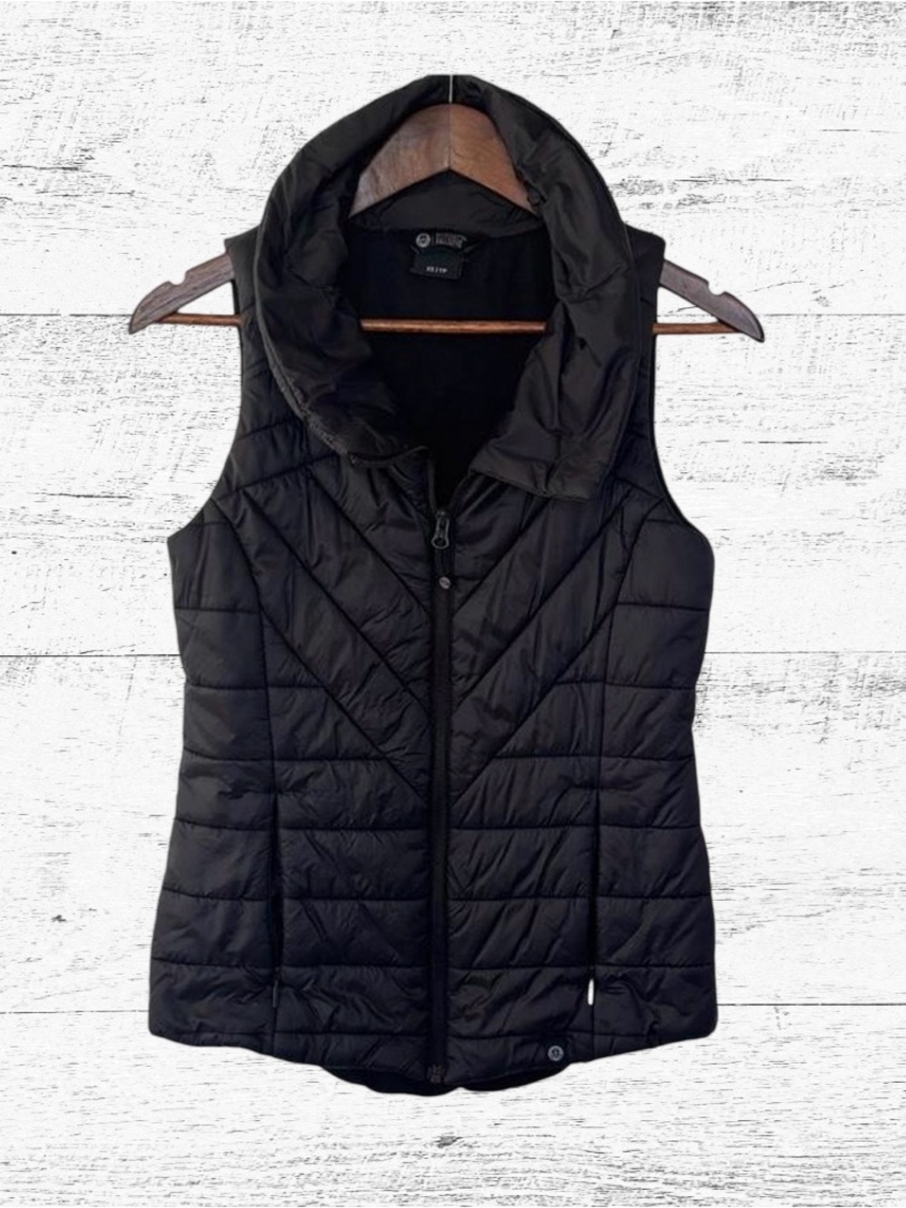 Mondetta Black Quilted Hooded Puffer Vest - Women